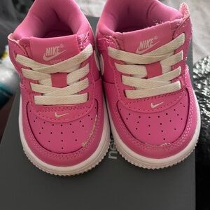 Nike Toddler Pink & White Low-Top Sneakers